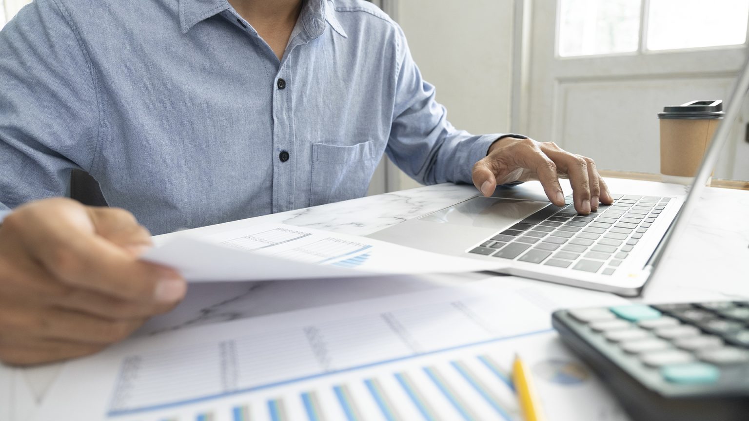 businessman analyse investment marketing data.